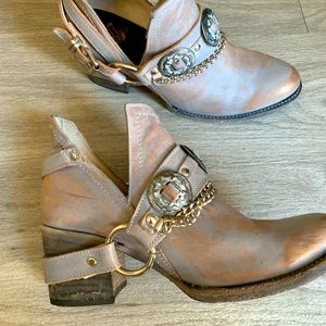 Freebird by Steven Mystic Gray Silver Sz 8 shoe